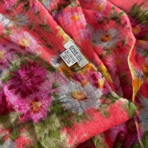 Bright coral wool scarf by Epice Paris